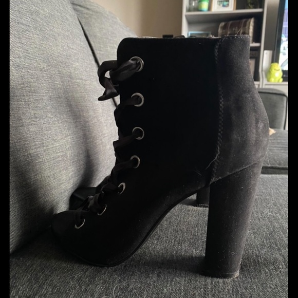 JustFab Black Heels - Picture 1 of 4
